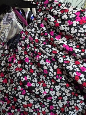 563: Jones New York blouse